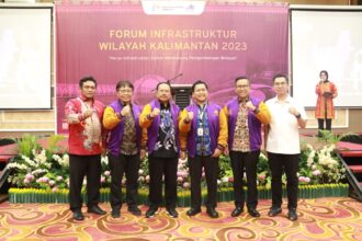 Sekretaris Daerah (Sekda) Kalteng, Nuryakin mewakili Gubernur Kalteng ketika menghadiri kegiatan Forum Infrastruktur Wilayah (FIW) Kalimantan, di Bahalap Hotel Palangka Raya, Kamis (19/10/2023).