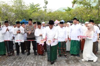 PEMBUKAAN : Wagub Kalteng,Edy Pratowo melakukan Pembukaan Expo Kemandirian Pesantren