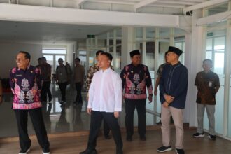 KUNJUNGAN : Gubernur Kalteng, Sugianto Sabran didampingi Wakil Gubernur (Wagub) Kalteng, Edy Pratowo dan Sekretaris Daerah (Sekda) Prov. Kalteng, Nuryakin berkunjung ke Kantor Perwakilan Badan Pengawasan Keuangan dan Pembangunan (BPKP) Kalteng, Jumat (27/10/2023). (foto:MMC)