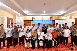 RAKOR : Kepala Bappedalitbang Kalteng selaku Ketua TKPSDA WS Mentaya-Katingan Leonard S. Ampung buka rakor entang Pendayagunaan Kelembagaan SDA dan Evaluasi TKPSDA WS Mentaya-Katingan Tahun 2023, bertempat di Hotel Aquarius diselenggarakan Rapat Komisi TKPSDA WS Mentaya-Katingan Tahun 2023, Rabu (6/12/2023). (foto:mmc)