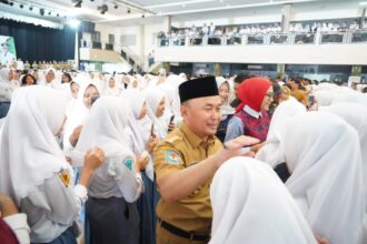 HADIRI : Gubernur Kalimantan Tengah (Kalteng), Sugianto Sabran didampingi Wakil Gubernur Kalteng Edy Pratowo bersama Ketua TP-PKK Kalteng, Ivo Sugianto Sabran menghadiri acara  yang diinisiasi oleh IAIN Palangka Raya, di Hotel Rins Ballroom Sampit, Senin (22/1/2024). (FOTO:MMC)