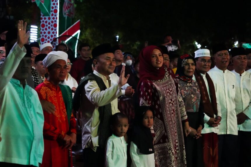 Pemerintah Provinsi Kalimantan Tengah menggelar Pawai Takbiran Berkah Menyambut Hari Raya Idulfitri 1445 Hijriah, di kawasan Bundaran Besar Palangka Raya, Selasa (9/4/2024).