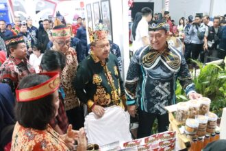 KALTENG EXPO : Wakil Gubernur Kalteng Edy Pratowo secara resmi membuka Kalteng Expo Tahun 2024 yang digelar dari tanggal 11 s.d 15 Mei 2024 yang dipusatkan di Area Pameran Temanggung Tilung, Palangka Raya, Sabtu (11/5/2024). (foto:mmc)