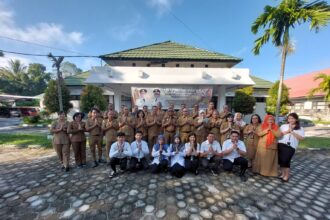 Badan Kesatuan Bangsa dan Politik (Kesbangpol) Kalteng menggelar Apel dan Halal Bi Halal 1 Syawal 1445 H, Selasa (16/4/2024), di Halaman Kantor Kesbangpol Kalteng.