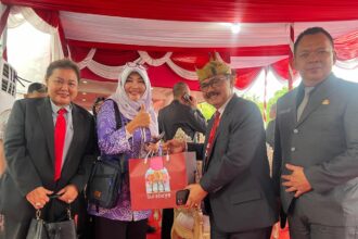 Plh Asisten Pemerintahan dan Kesra (Pemkesra) Setda Prov Kalteng Herson B Aden menghadiri Puncak Peringatan Hari Otonomi Daerah (Otda) XXVIII di Balai Kota Surabaya, Kamis (25/4/2024).