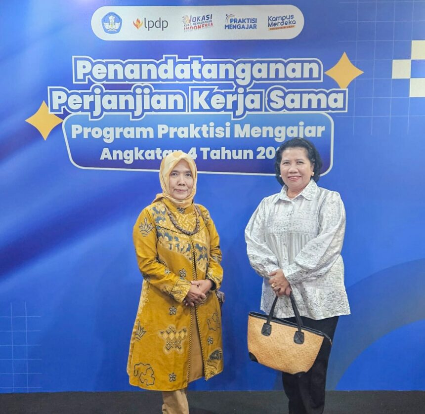 HADIRI : Wakil Rektor Bidang Akademik UPR bersama Koordinator Program Praktisi Mengajar UPR, Dr. Ir. Sri Endang Agustina Rahayuningsih, M.P, menghadiri undangan dari Kementerian Pendidikan, Kebudayaan, Riset dan Teknologi dalam kegiatan Seremoni Penandatanganan Kerjasama Program Praktisi Mengajar Angkatan 4 Tahun 2024 di Ruang Graha Utama Gedung A, Kemendikbudristek Jakarta Pusat, (6/5/2024). (foto:upr)