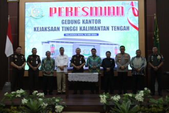PERESMIAN : Kepala Kejaksaan Tinggi (Kajati) Kalimantan Tengah, Dr. Undang Mugopal, SH., M.Hum, meresmikan gedung baru kantor Kejati Kalteng, Kamis (16/Mei/2024). (foto:kejati kalteng)