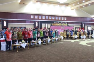 HARI LAHIR PANCASILA : Wakil Gubernur (Wagub) Kalimatan Tengah,Edy Prayowo bersama jajaran Pemerintah Provinsi Kalimantan Tengah mengikuti Upacara Hari Lahir Pancasila Tahun 2024 secara virtual, bertempat Aula Jayang Tingang (AJT), Lantai II Kantor Gubernur Kalteng, Palangka Raya, Sabtu (1/6/2024). (foto:mmc)