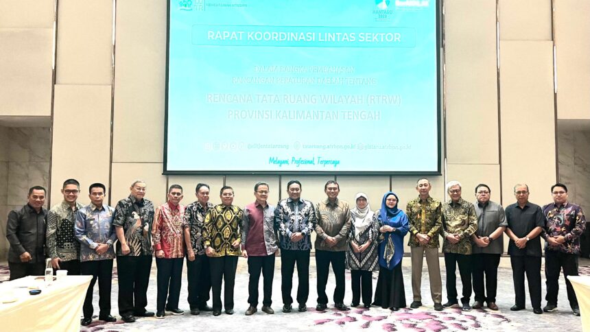 RAKOR : Wakil Gubernur Kalimantan Tengah (Kalteng), Edy Pratowo menghadiri Rapat Koordinasi (Rakor) Lintas Sektor RTRWP Kalteng Tahun 2024-2044 yang dilaksanakan Kementerian ATR/BPN RI, di Hotel Westin Jakarta, Senin (24/6/2024). (FOTO:MMC)