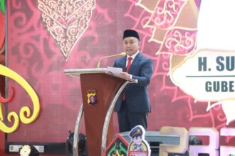 HADIRI : Gubernur Kalteng, Sugianto Sabran hadiri Upacara Hari Bhayangkara ke-78 Tahun 2024, di Halaman Kantor Gubernur Kalteng, Senin (1/7/2024). (foto:mmc)