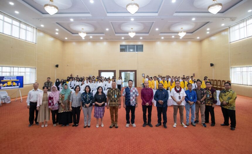Foto bersama dalam kegiatan kuliah umum di Gedung PPIIG, Universitas Palangka Raya (Foto : Ist)