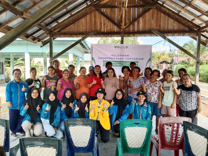 Foto bersama serelah kegiatan pelatihan di Kelurahan Habaring Hurung, Kecamatan Bukit Batu, Kota Palangka Raya (Foto : Ist)