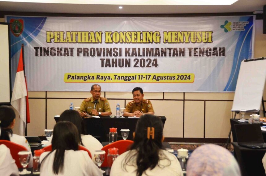 PELATIHAN : Kadinkes Kalteng, Suyuti Syamsul saat membuka pelatihan konseling menyusui.