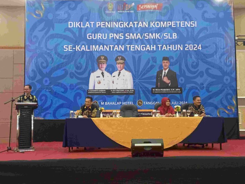 Dinas Pendidikan Provinsi Kalimantan Tengah mengadakan Diklat Peningkatan Kompetensi Guru PNS untuk jenjang SMA/SMK/SLB se-Kalimantan Tengah Tahun 2024, Selasa (16/7/2024). Kegiatan ini berlangsung selama empat hari, pada tanggal 16 - 19 Juli 2024, bertempat di M Bahalap Hotel Palangka Raya.