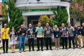 SOSIALISASI : Sekretaris Daerah Kabupaten Katingan, Pransang membuka kegiatan Sosialisasi Kemandirian Data Lingkungan untuk Pembangunan Berkelanjutan dan Berwawasan Lingkungan di Kabupaten Katingan. (foto:saleh)