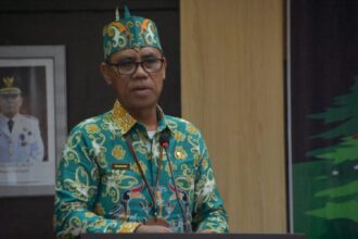 WORKSHOP : Sekda Katingan, Pransang membacakan sambutan PJ Bupati Katingan Sutoyo pada acara workshop terkait pengelolaan keuangan dan pembangunan desa yang dilaksanakan di Kabupaten Katingan, di Aula Kantor Bappedalitbang setempat, Kamis (24/10/2024). (foto:saleh)