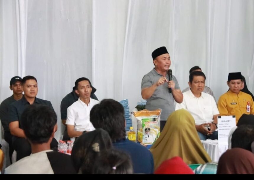 PASAR MURAH : Gubernur Kalimantan Tengah (Kalteng), Sugianto Sabran membuka pasar murah, di Kelurahan Madurejo, Kabupaten Kotawaringin Barat (Kobar), Kamis (3/10/2024). (foto:mmc)