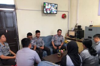 Kalapas Sampit Pimpin Rapat Evaluasi Bersama Jajaran TU