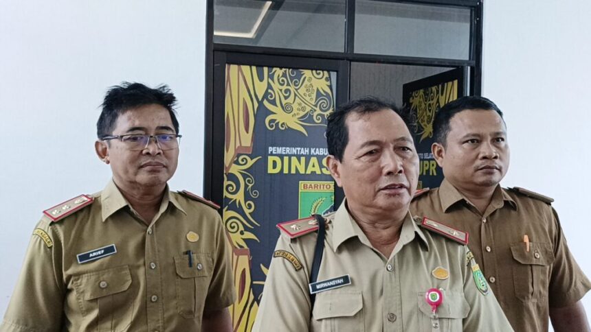 Asisten III Sekretariat Daerah (Setda) Barito Selatan, Mirwansyah saat diwawancarai.
