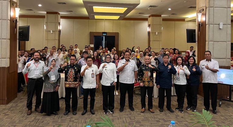 Pj Wali Kota Palangka Raya, Hera Nugrahatu Buka Pelatihan Peningkatan Integritas dan Profesionalisme ASN dalam rangka Implementasi Nilai-nilai BerAKHLAK di Luwansa Hotel Palangka Raya, Rabu (23/10/2024).