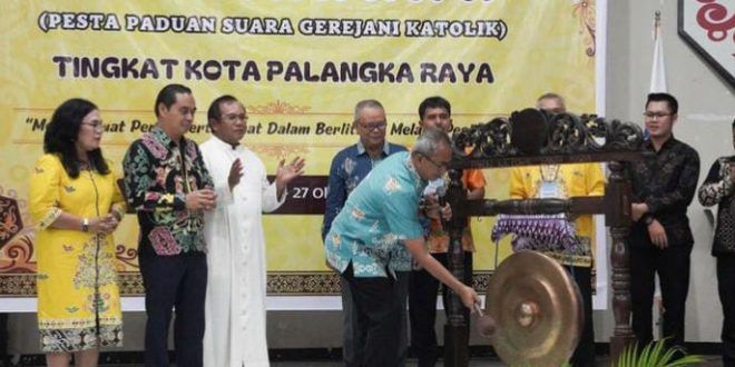 Penjabat (Pj) Wali Kota Palangka Raya yang diwakili oleh Plh Sekda Kota Palangka Raya, Arbert Tombak membuka secara resmi Pesta Paduan Suara Gerejani Katolik (Pesparani) II Tingkat Kota Palangka Raya. Acara tersebut berlangsung di Gedung Serba Guna Komplek Gereja Katedral Palangka Raya, Jumat (25/10/2024).