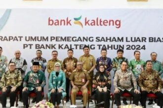 Pj Wali Kota Palangka Raya, Hera Nugrahayu menghadiri Rapat Umum Pemegang Saham (RUPS) Luar Biasa PT Bank Kalteng Tahun 2024 yang digelar di Istana Isen Mulang, Kantor Gubernur Kalteng, Senin (28/10/2024).