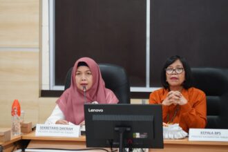 HADIRI : Asisten Perekonomian dan Pembangunan (Ekbang) Setda Kalteng, Sri Widanarni mewakili Plt Sekretaris Daerah hadiri Konferensi Pers Berita Resmi Statistik Badan Pusat Statistik (BPS) Kalteng tentang Profil Kemiskinan Kalteng September 2024 dan Tingkat Ketimpangan Pengeluaran Penduduk September 2024, di Ruang Vicon BPS Prov Kalteng, Rabu (15/1/2025). (foto:mmc kalteng)