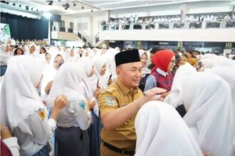 Pemerintah Provinsi Kalimantan Tengah (Kalteng) terus menunjukkan komitmen kuatnya terhadap peningkatan kualitas pendidikan dan kesejahteraan masyarakat.