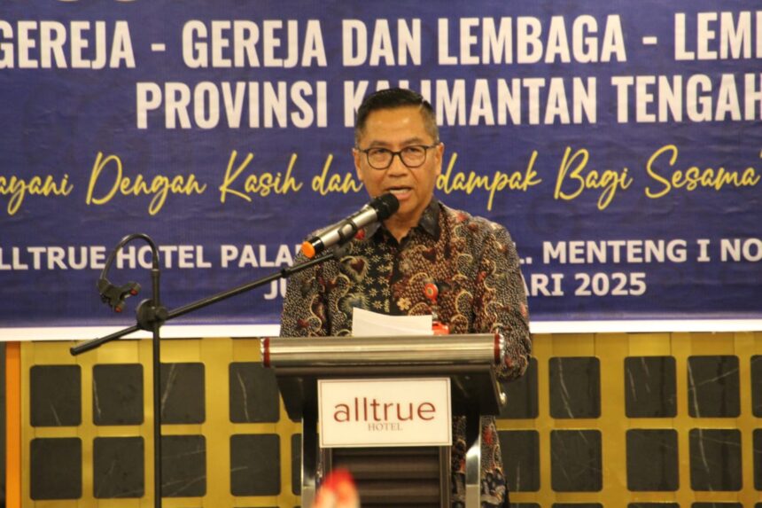 Ketua Pembina Kerohanian Kristen sekaligus Kepala Badan Perencanaan Pembangunan Riset dan Inovasi Daerah (Bapperida) Kalteng, Leonard S Ampung mewakili Gubernur buka Musyawarah Wilayah (Muswil) Persekutuan Gereja-Gereja dan Lembaga-Lembaga Injil Indonesia (PGLII) Kalteng, di Aula Hotel Altrue Palangka Raya, Jumat (24/1/2025). 
