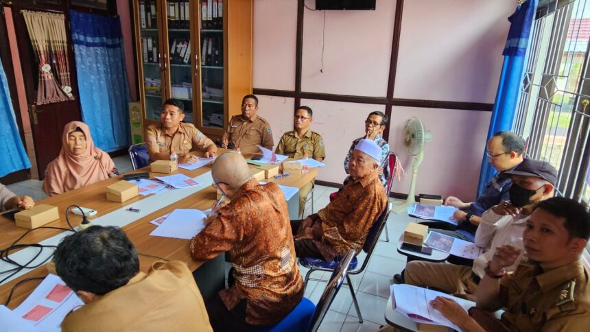 Pemerintah Kabupaten Seruyan  menggelar kegiatan Forum Konsultasi Publik Monitoring dan Evaluasi atas pelaksanaan Standar Pelayanan  2024 di Aula Rapat Dinas Kependudukan dan Catatan Sipil Kabupaten Seruyan, Senin (7/10/2024).