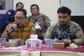 Asisten Perekonomian dan Pembangunan Sekretaris Daerah Kabupaten Seruyan Adhian Noor, membuka secara resmi acara Focused Group Discussion II (FGD II) dalam rangka Penyusunan Rencana Detail Tata Ruang Wilayah Perencanaan Danau Sembuluh Kabupaten Seruyan. Selasa, (15/10/2024),Di Ruang Rapat Kantor Dinas Perkimtan Kabupaten Seruyan, .