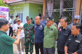 Penjabat (Pj) Bupati Seruyan Djainuddin bersama Forum Koordinasi Pimpinan Daerah (Forkopimda) Kabupaten Seruyan melakukan Pemantauan langsung ke sejumlah tempat pemungutan suara (TPS) yang ada Kecamatan Seruyan Hilir dan Seruyan Hilir Timur, Rabu (27/11/2024).