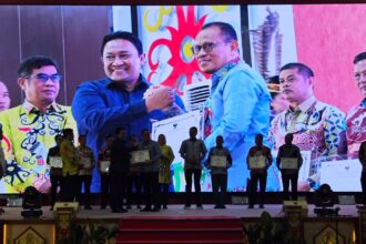 Penjabat (Pj) Sekretaris Daerah, Bahrun Abbas menghadiri acara Penganugerahan Keterbukaan Informasi Publik Provinsi Kalimantan Tengah 2024, Di Aula Jayang Tingang Kantor Gubernur Kalimantan Tengah, Rabu (4/12/2024).