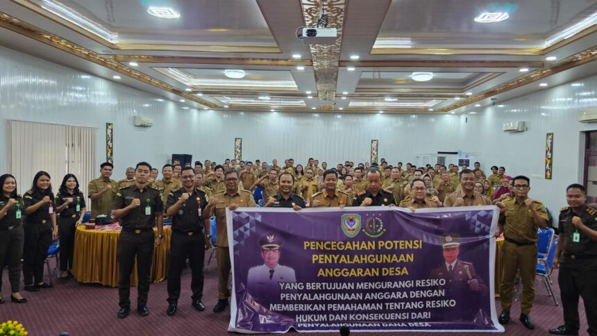 Penjabat (Pj) Bupati Seruyan, Djainuddin Noor menghadiri kegiatan Jaksa Garda Desa (Jaga Desa) yang dilaksanakan oleh Kejaksaan Negeri Seruyan, di Aula Kantor Badan Keuangan dan Aset Daerah (BKAD),Selasa (10/12/2024).