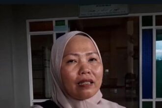 Rukayah Selaku Guru Mengaji di Masjid Darul Rahman