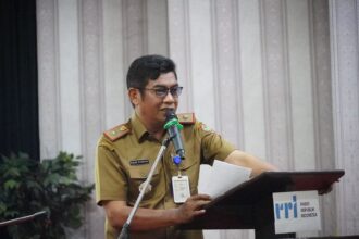 HADIRI : Gubernur Kalteng,Sugianto Sabran melalui Kepala Diskominfosantik Kalteng, Agus Siswadi hadiri Serah Terima Jabatan Kepala LPP Radio Republik Indonesia (RRI) Palangka Raya, dari Dwi Korianingsih kepada Tri Umi Setyawati, di Kantor LPP RRI Palangka Raya, Selasa (4/2/2025). (foto:mmc)