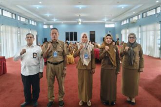 Dalam upaya meningkatkan kualitas pelayanan sosial di lingkungan pemerintahan, Pelatihan Dasar Pekerjaan Sosial se-Kalimantan Tengah resmi dibuka, Senin (10/2/2025),  di Aula Badan Pengembangan Sumber Daya Manusia (BPSDM) Provinsi Kalimantan Tengah