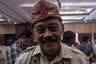 WAWANCARA : Ketua DPN Gerdayak Indonesia, Yansen Binti saat diwawancarai media,. (foto:ist)
