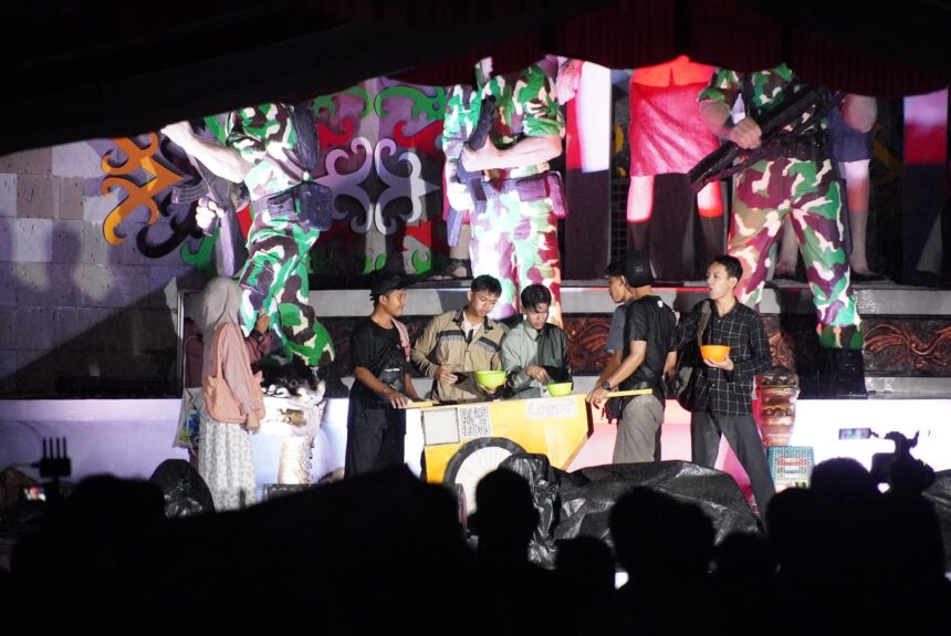 FESTIVAL : Plh Staf Ahli (Sahli) Gubernur Bidang Pemerintahan, Hukum dan Politik (Pemkumpol) Suharno buka Fantastic Islamic Concert dan Tarhib Ramadan 2025, di Bundaran Besar Palangka Raya, Sabtu (22/2/2025). (foto:mmc)