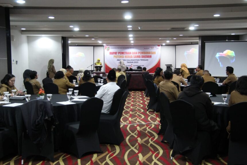 RAPAT : Pemprov Kalteng gelar Rapat Pemetaan dan Pembahasan Potensi Kerja Sama Daerah, di Aula Hotel Neo Palma Palangka Raya, Selasa (25/2/2025). (foto:mmc)