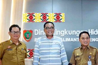 KUNKER : Dinas Lingkungan Hidup (DLH) Provinsi Kalimantan Tengah menerima kunjungan kerja dari Anggota Komisi XII DPR RI Fraksi PDI Perjuangan, Sigit Karyawan Yunianto, Selasa (25/2/2025) bertempat di kantor DLH Prov. Kalteng. (foto:mmc)