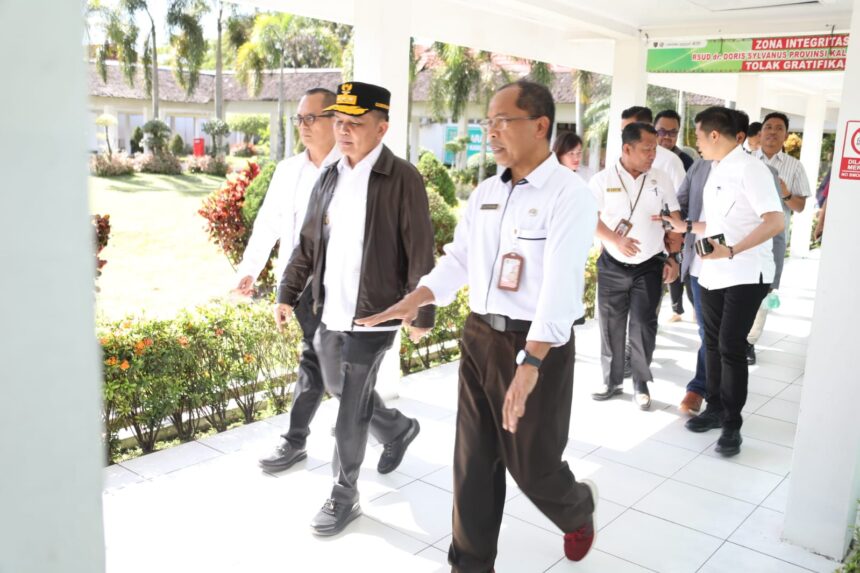 KUNJUNGAN : Gubernur Kalteng, Agustiar Sabran saat mengunjungi RSUD Dorys Sylvanus Palangka Raya, Rabu (12/3/2025). (foto:mmc kalteng)