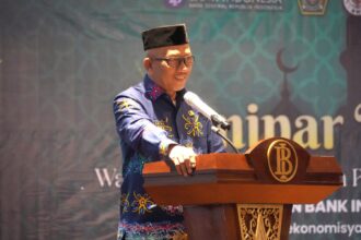 Plt Sekretaris Daerah (Sekda), M Katma F Dirun buka Seminar dan Launching Program Wakaf Uang, di Ruang Betang Hapakat, Gedung Kantor Perwakilan Bank Indonesia (KPw BI) Kalteng, Kamis (13/3/2025).