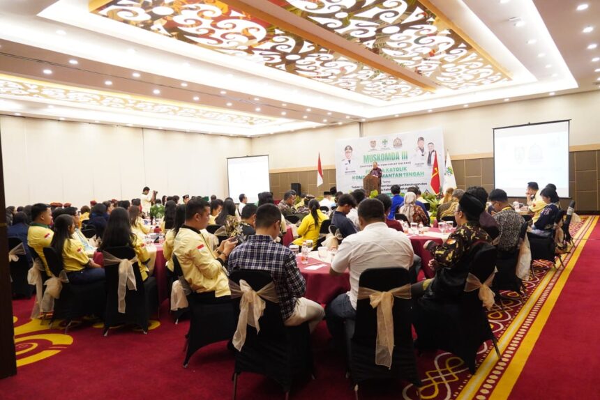 HADIRI : Gubernur Kalteng, H Agustiar Sabran hadiri Pembukaan Musyawarah Komisariat Daerah (Muskomda) Pemuda Katolik Kalteng di Hotel Best Western Palangka Raya, Sabtu (15/3/2025). (foto:mmc)