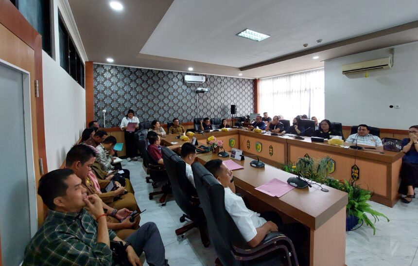 Suasana Rapat Banmus di Ruang Rapat Komisi Gedung DPRD Palangka Raya (Foto : Pri)