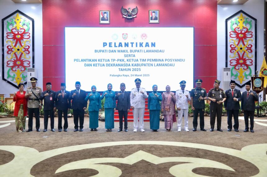 Ketua Tim Penggerak Pemberdayaan dan Kesejahteraan Keluarga (TP-PKK) Provinsi Kalimantan Tengah (Kalteng), Aisyah Thisia Agustiar Sabran sekaligus sebagai Ketua Tim Pembina Posyandu dan Ketua Dewan Kerajinan Nasional Daerah (Dekranasda) Kalteng melantik Norol Latifah Rizky Aditya Putra sebagai Ketua TP-PKK Kabupaten Lamandau, Ketua Tim Pembina Posyandu Kabupaten Lamandau dan Ketua Dekranasda Kabupaten Lamandau Tahun 2025, bertempat di Aula Jayang Tingang (AJT), LT. II Kantor Gubernur Kalteng, Senin (24/03/2025).