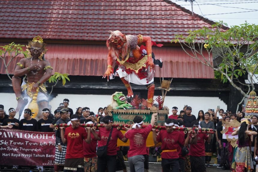 Pertunjukan salah satu peserta pawai Ogoh-Ogoh