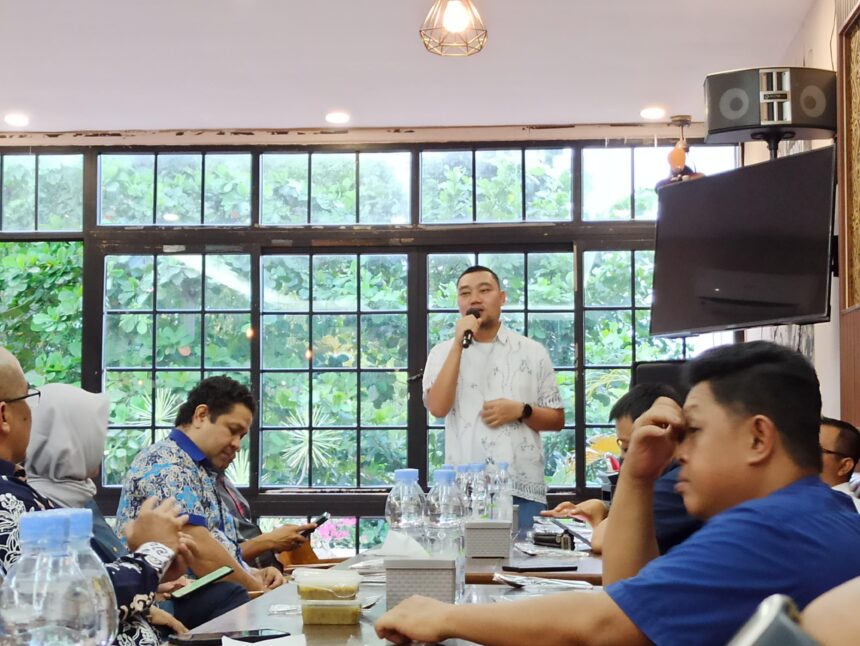 SAMBUTAN : Febriansyah, Community Development Area Manager Kalimantan Tengah Astra Agro,saat memberikan sambutan dalam acara diskusi, di Palangka Raya, Senin (3/3/2025). (foto:ist)
