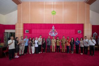 KUNJUNGAN : Gubernur Kalteng, Agustiar Sabran mengunjungi UPR dan disambut Rektor UPR, Prof. Dr. Ir. Salampak, M.S, Selasa (11/3/2025). (foto:upr)