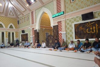 SAFARI RAMADAN : PT Gunung Sejahtera Ibu Pertiwi (GSIP) dan PT Agro Menara Rachmat (AMR) saat menggelar kegiatan safari ramadan. (foto:ist)